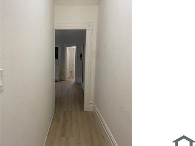 Townhouse for rent in Oakland