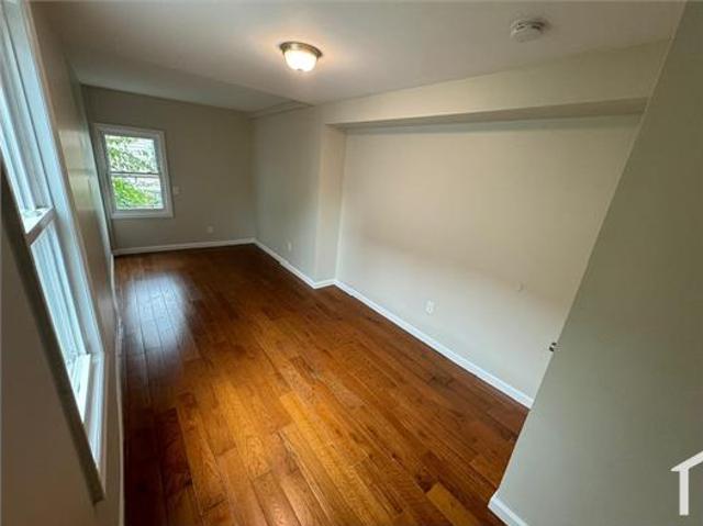 Townhouse for rent in Newark