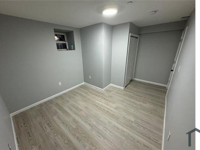 Townhouse for rent in Newark