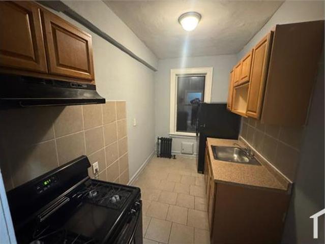 Townhouse for rent in Newark