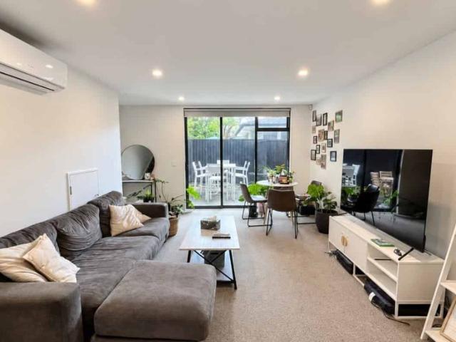 Townhouse for rent in Heathcote, Canterbury