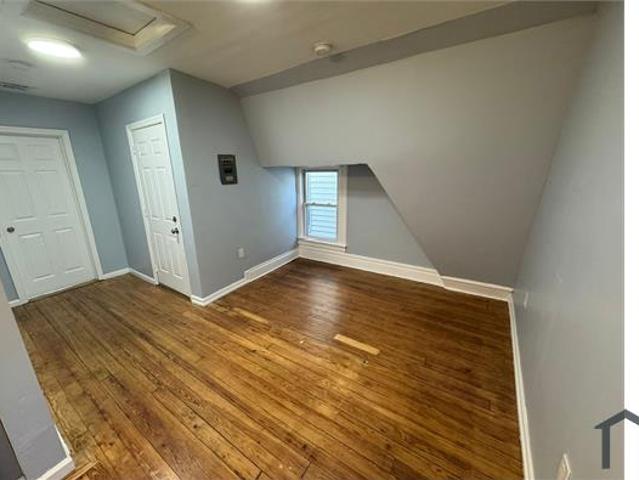 Townhouse for rent in Newark