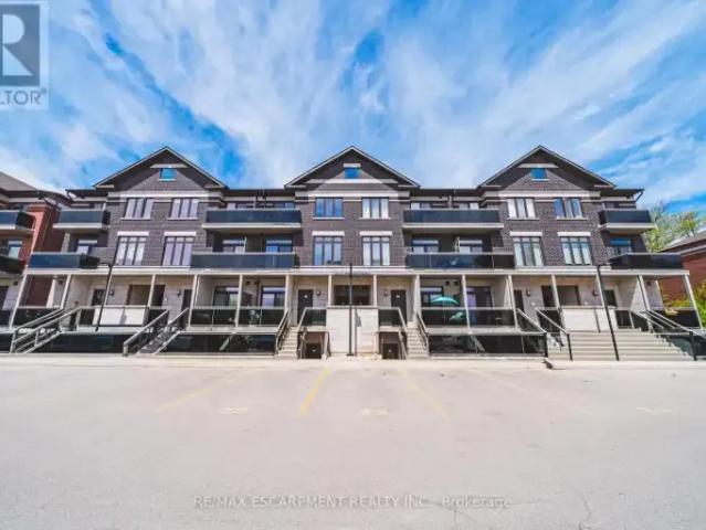 Townhouse for rent in Burlington, Ontario