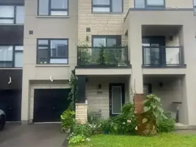 Townhouse for rent in Burlington, Ontario