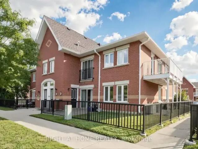 Townhouse for rent in Burlington, Ontario