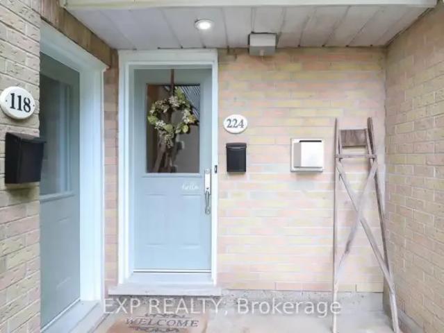 Townhouse for rent in Burlington, Ontario