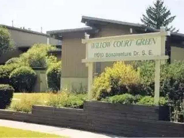 Townhouse for rent in Northwest, Alberta