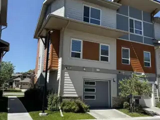 Townhouse for rent in Northwest, Alberta