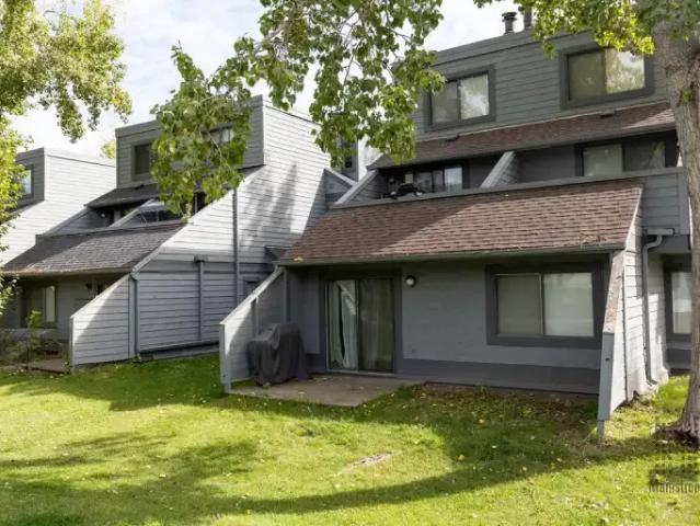 Townhouse for rent in Northwest, Alberta