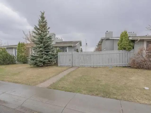 Townhouse for rent in Northwest, Alberta