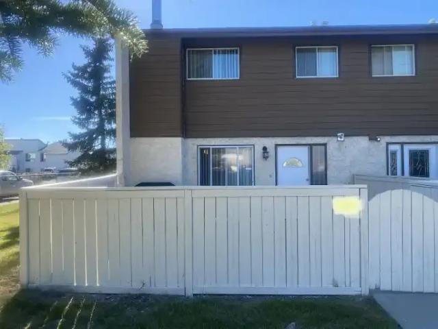Townhouse for rent in Northwest, Alberta