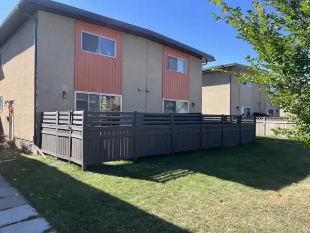 Townhouse for rent in Northwest, Alberta