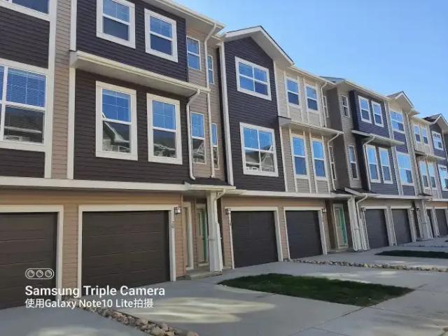 Townhouse for rent in Northwest, Alberta