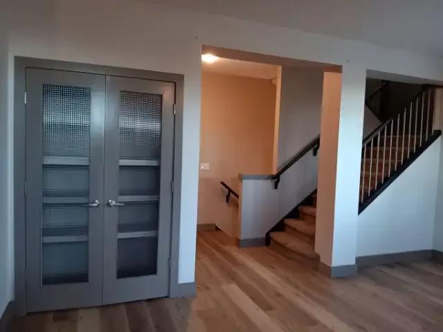 Townhouse for rent in Renfrew, Calgary