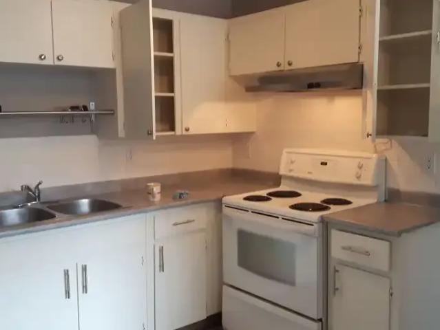 Townhouse for rent in Bowness, Calgary