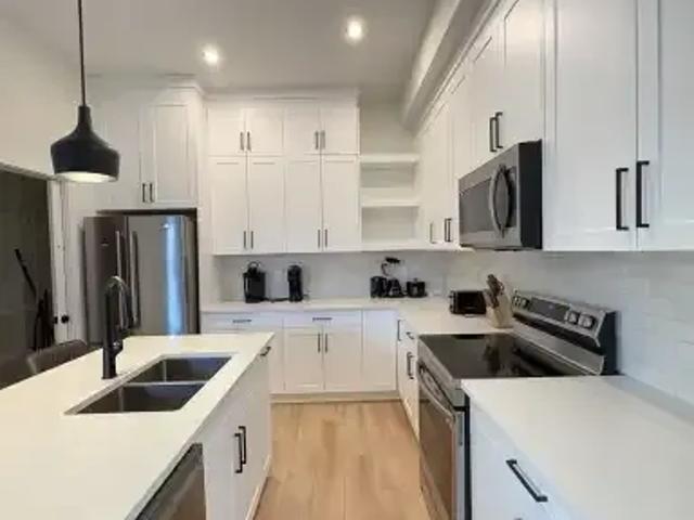 Townhouse for rent in Montgomery, Calgary
