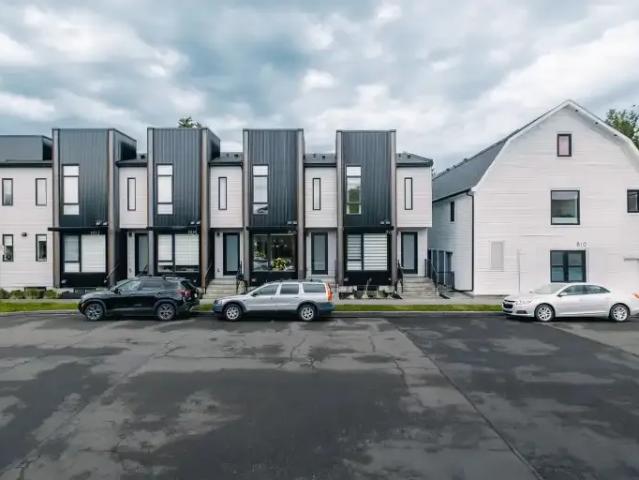Townhouse for rent in Inglewood, Calgary