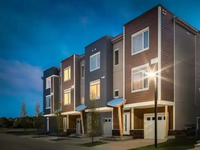 Townhouse for rent in Springside, Calgary