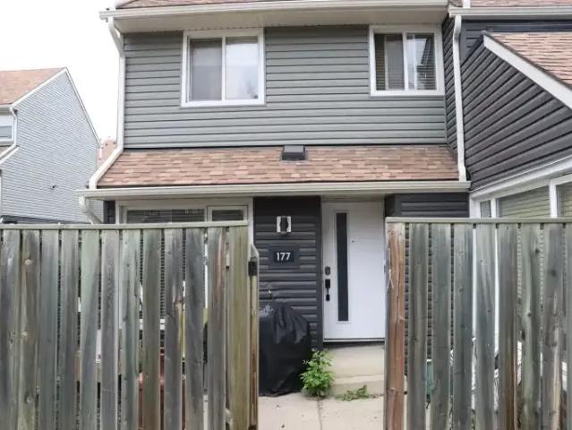 Townhouse for rent in Glamorgan, Calgary