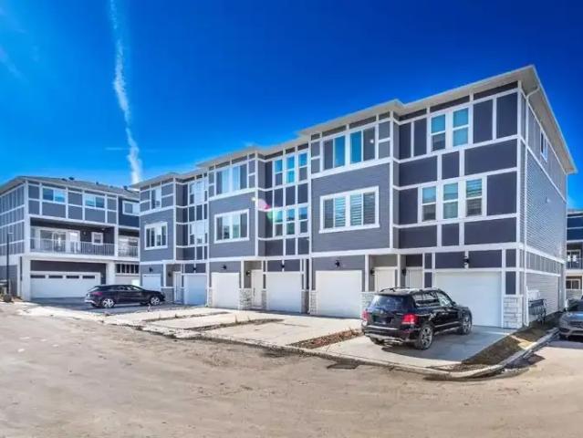 Townhouse for rent in Chestermere, Alberta
