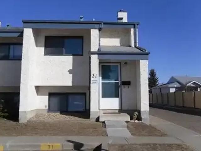 Townhouse for rent in Wedgewood, Alberta