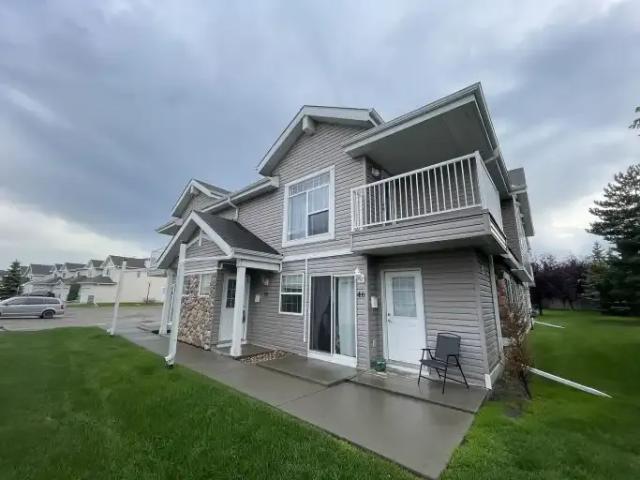 Townhouse for rent in Wedgewood, Alberta