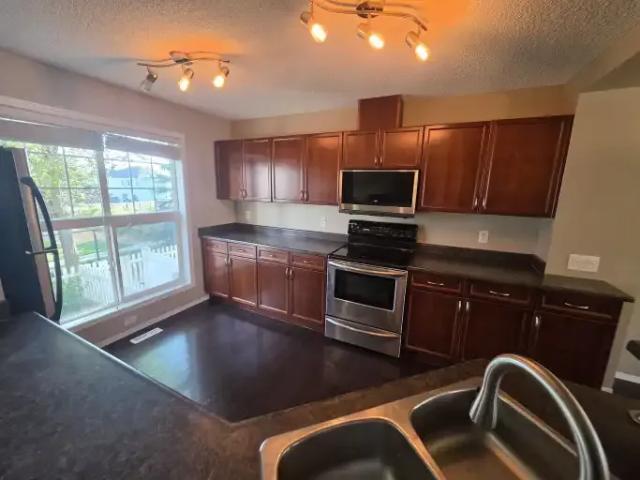 Townhouse for rent in Wedgewood, Alberta