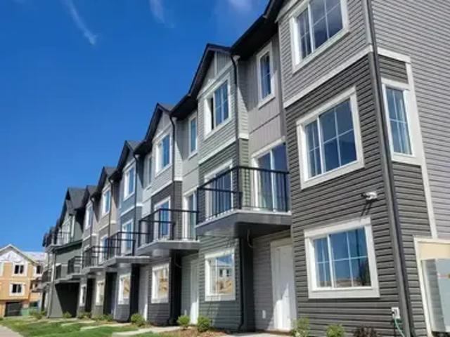 Townhouse for rent in Wedgewood, Alberta