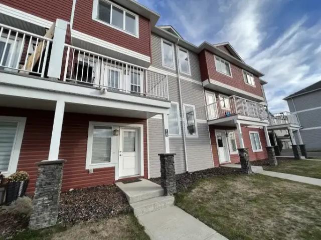 Townhouse for rent in Wedgewood, Alberta