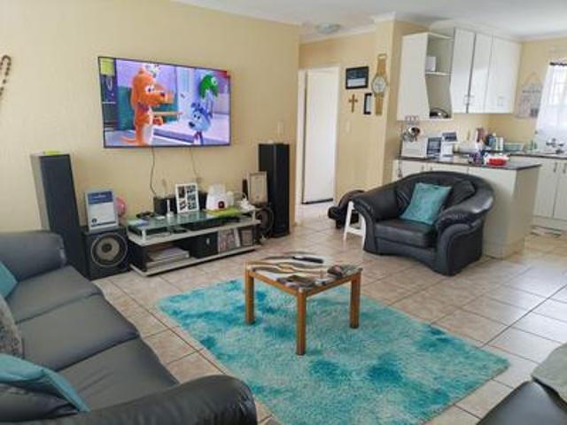 Townhouse for rent in Vosloorus, Gauteng