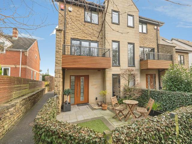 House for sale in Mirfield, West Yorkshire