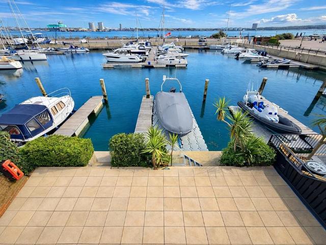 House for sale in Hythe and Dibden, Ashurst Bridge