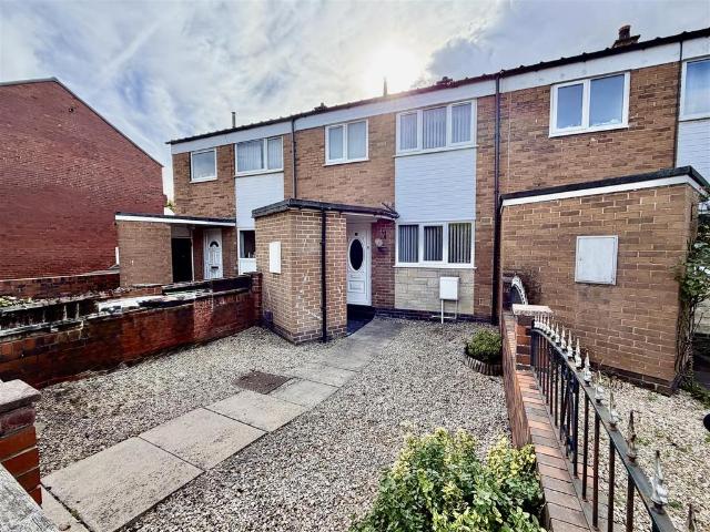 House for sale in Lower Mickletown, Leeds