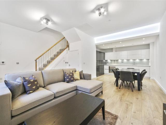 House for sale in Poplar Grove, Greater London