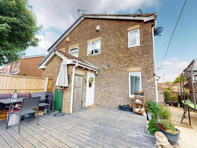 House for sale in Buttershaw, West Yorkshire