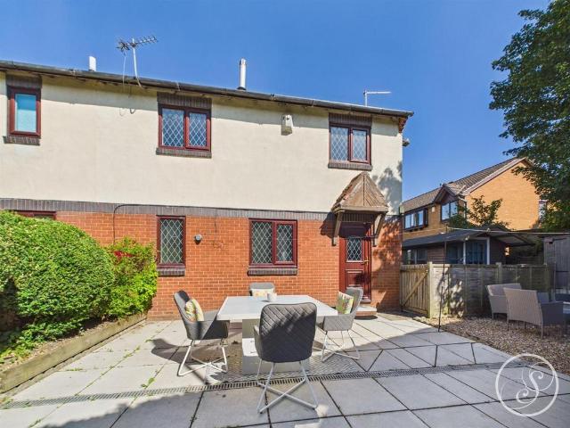 House for sale in Whinmoor, West Yorkshire