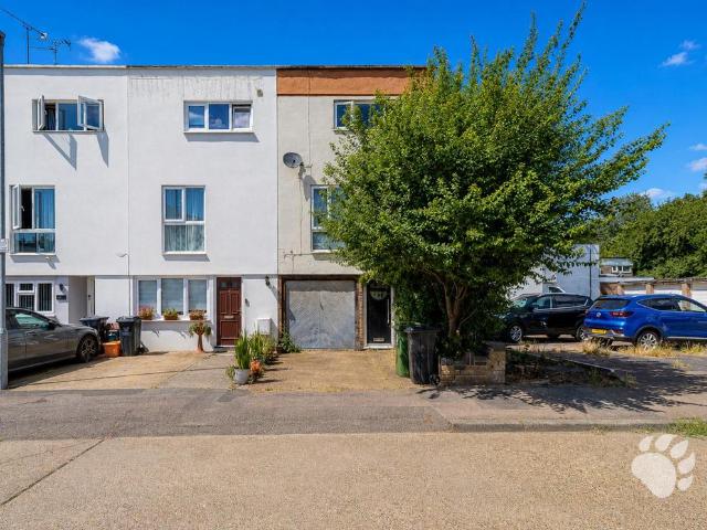 House for sale in Lee Chapel, Essex