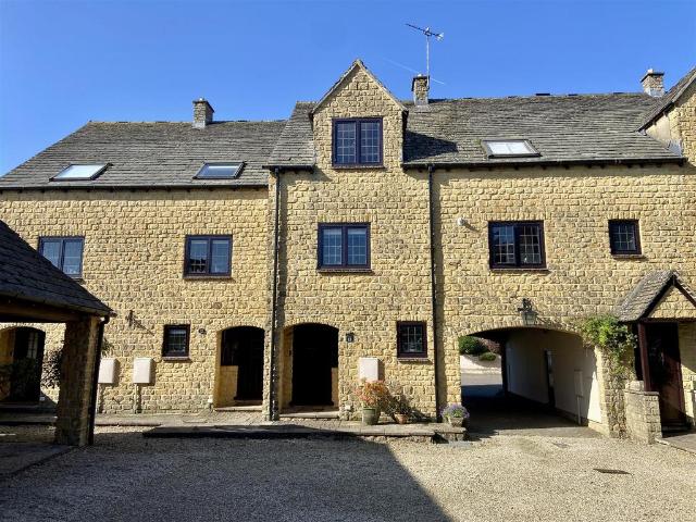 House for sale in Fossebridge, Gloucestershire