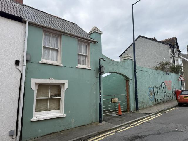 House for sale in Waun Fawr, Wales