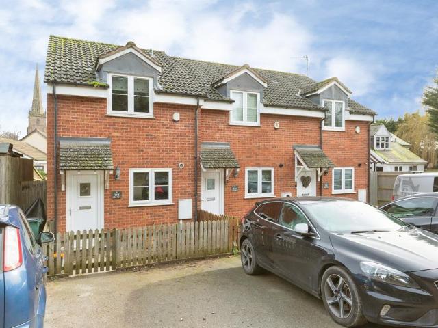 House for sale in Whetstone, Pinfold