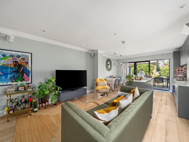 House for sale in Queen's Park, Greater London