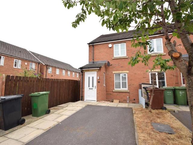 House for sale in Scholes, West Yorkshire