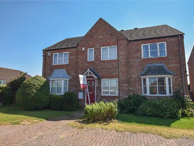 House for sale in Gildersome, West Yorkshire