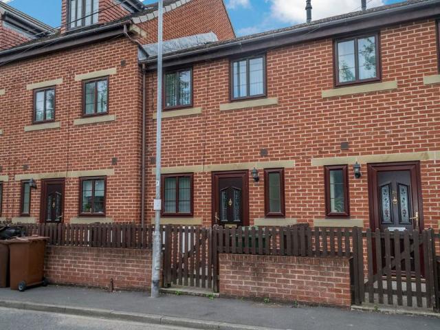 House for sale in Calder Grove, West Yorkshire