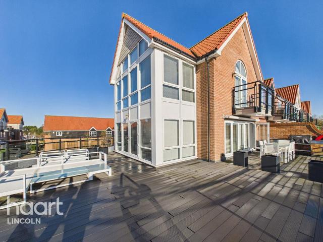 House for sale in Burton Waters, Ingleby