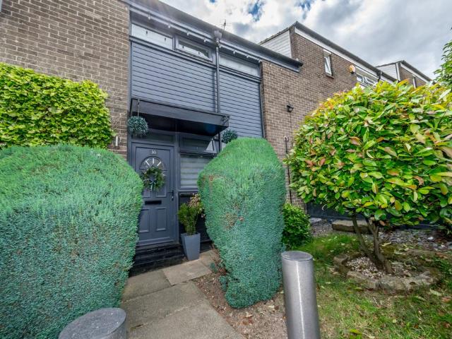 House for sale in Farnley, West Yorkshire