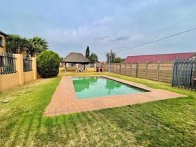 Townhouse for sale in Ekurhuleni, Gauteng