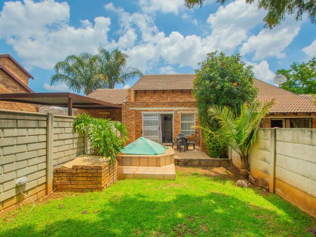 Townhouse for sale in Roodepoort, Gauteng
