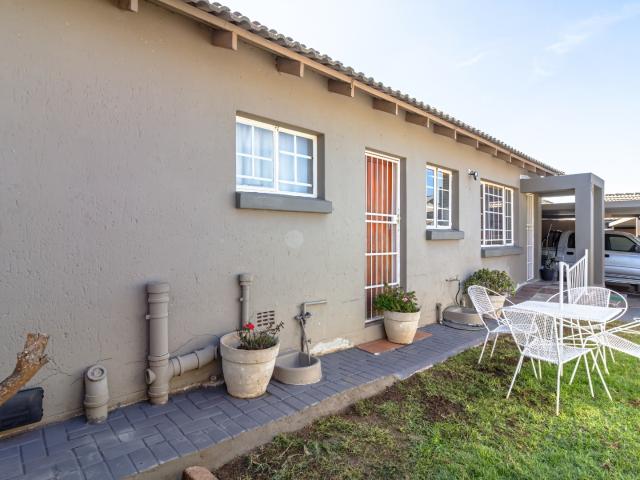 Townhouse for sale in Nooitgedacht, Gauteng