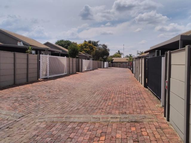 Townhouse for sale in Nooitgedacht, Gauteng